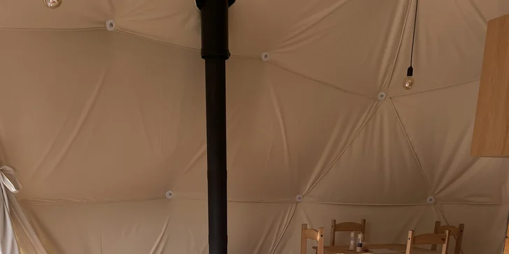 Glamping Meleček: pobyt v luxusním glampingovém stanu i wellness v sudové sauně a horkém sudu