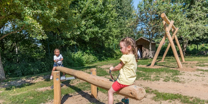 Německá strana Šumavy: rodinný hotel s all inclusive, wellness, jízdárnou, animačním programem jen 20 km od hranic