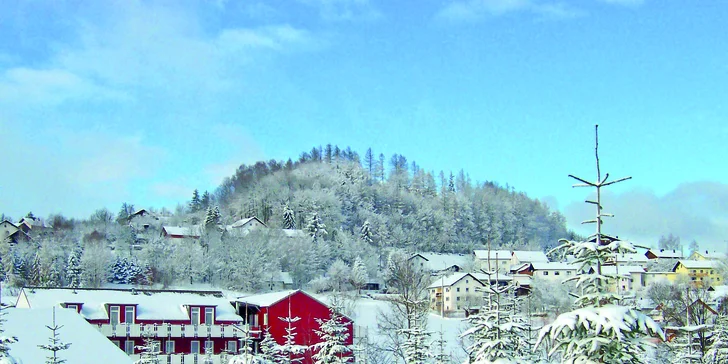 Německá strana Šumavy: rodinný hotel s all inclusive, wellness, jízdárnou, animačním programem jen 20 km od hranic