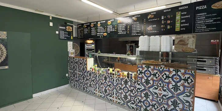 Bistro kousek od nádraží: XL tortilla, tacos s hranolky nebo talíř Mc Royal