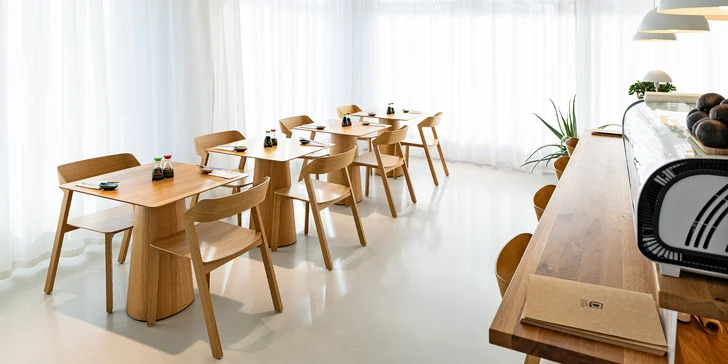 Otevřené vouchery na jídlo i pití v elegantní sushi restauraci: hodnota 500-2000 Kč