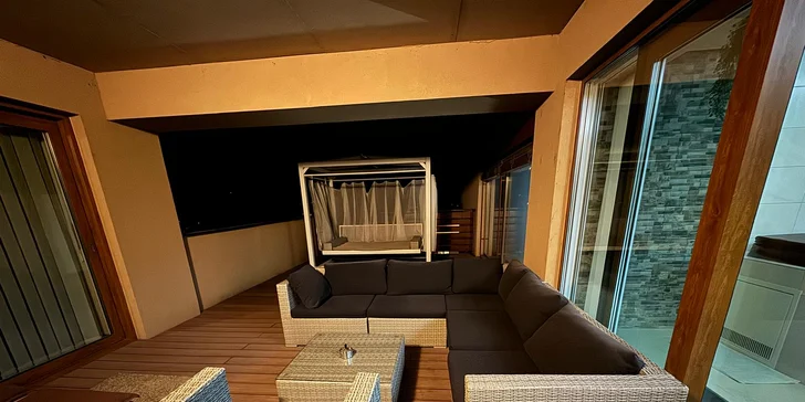 Romantický balíček: privátní vířivka a sauna, voucher na jídlo i degustace piv