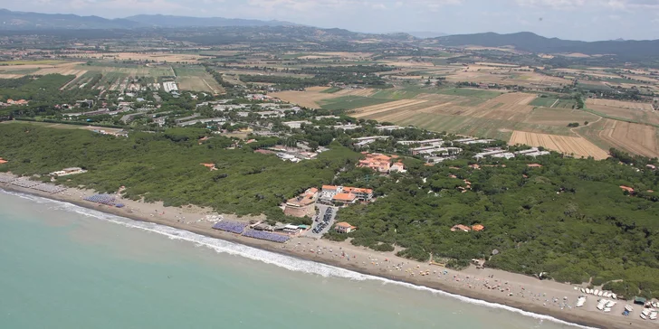 Dovolená v italském Toskánsku: hotel u písečné pláže s lehátky, výborná strava i fitko
