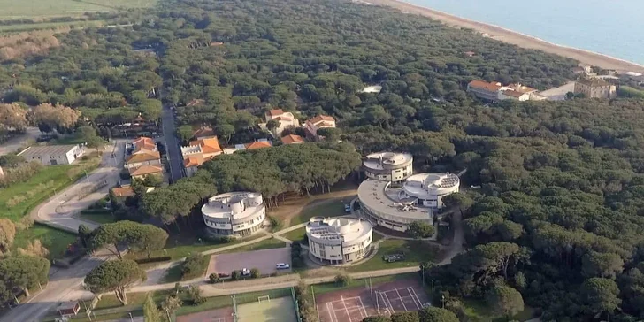 Dovolená v italském Toskánsku: hotel u písečné pláže s lehátky, výborná strava i fitko