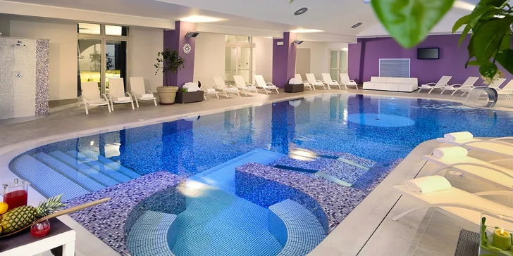 Dovolená v Itálii: hotel v Rimini s polopenzí a vnitřním bazénem