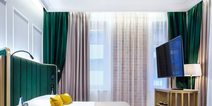 Královské ubytování v srdci Krakova: luxusní hotel se snídaní, vana v pokoji, výhled na hrad