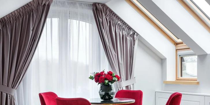 Královské ubytování v srdci Krakova: luxusní hotel se snídaní, vana v pokoji, výhled na hrad