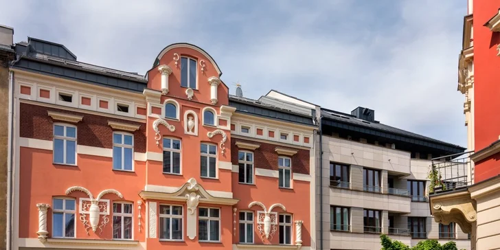 Královské ubytování v srdci Krakova: luxusní hotel se snídaní, vana v pokoji, výhled na hrad