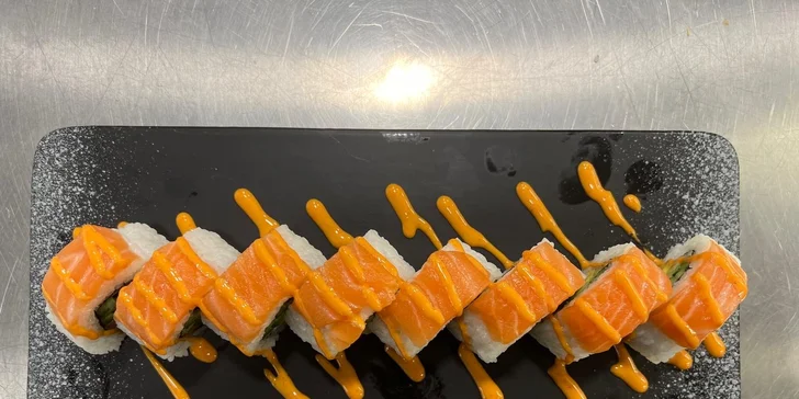 Sushi sety v pražském obchodním centru: 16 až 68 kousků maki, sashimi i nigiri