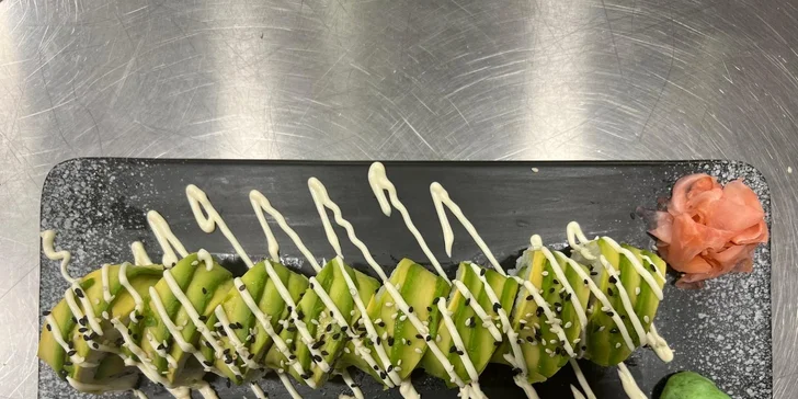 Sushi sety v pražském obchodním centru: 16 až 68 kousků maki, sashimi i nigiri