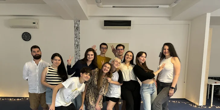 Kurzy herectví pro dospělé i teenagery či kurz rétoriky a veřejného vystupování
