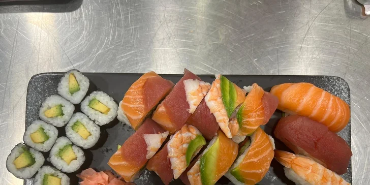 Sushi sety v pražském obchodním centru: 16 až 68 kousků maki, sashimi i nigiri