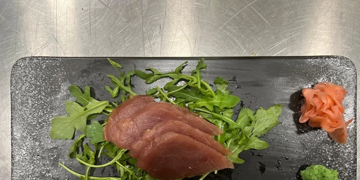 Sushi sety v pražském obchodním centru: 16 až 68 kousků maki, sashimi i nigiri