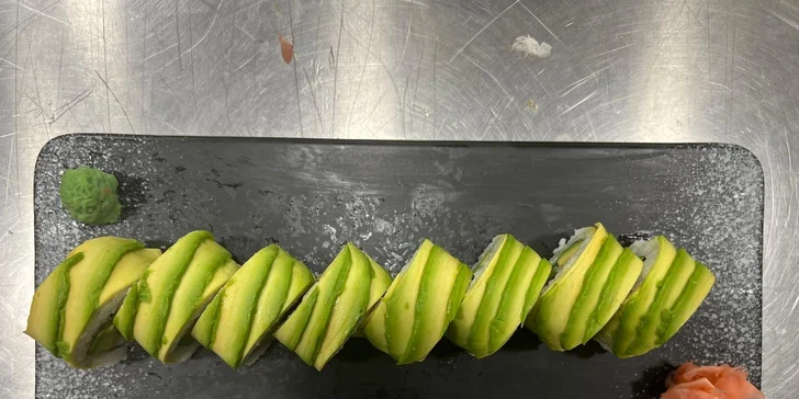 Sushi sety v pražském obchodním centru: 16 až 68 kousků maki, sashimi i nigiri