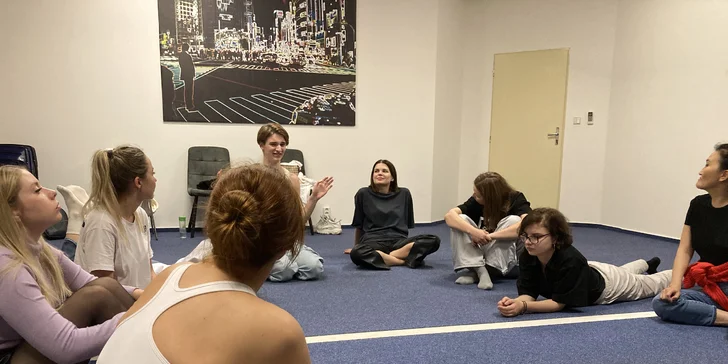 Kurzy herectví pro dospělé i teenagery či kurz rétoriky a veřejného vystupování