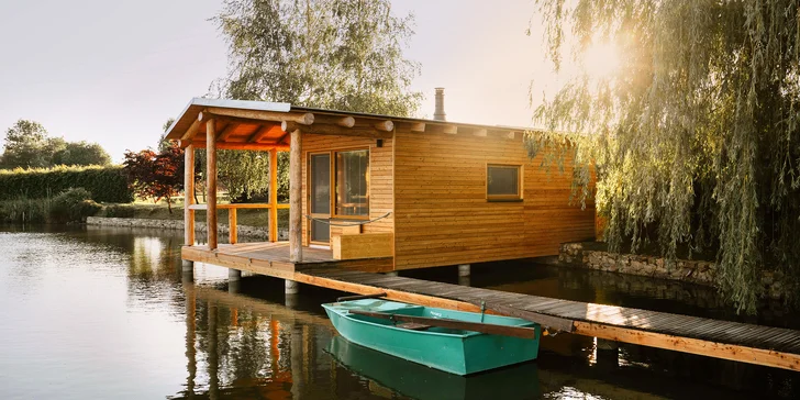 Pobyt ve vybaveném vodním domku na Vysočině: půjčení loďky i privátní sauna