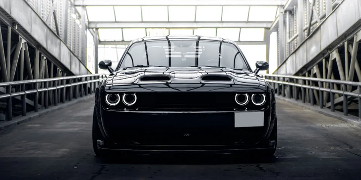 15–60min. jízda v Dodge Challenger Widebody: Síla a styl na maximum