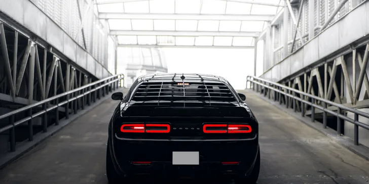 15–60min. jízda v Dodge Challenger Widebody: Síla a styl na maximum