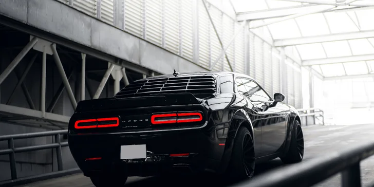 Zažijte sílu americké legendy: Dodge Challenger Widebody na 3 hodiny i celý víkend
