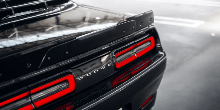15–60min. jízda v Dodge Challenger Widebody: Síla a styl na maximum