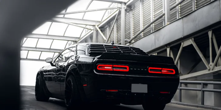15–60min. jízda v Dodge Challenger Widebody: Síla a styl na maximum