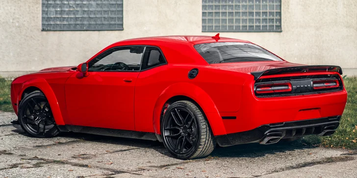 Rudá legenda: Superjízda v rudém Dodge Challenger na 3 i 48 hod.