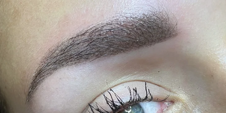 Permanentní make-up: rty metodou ombré, oční linky nebo obočí pudrovou metodou