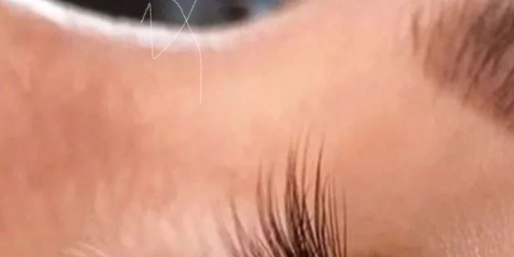 Permanentní make-up: rty metodou ombré, oční linky nebo obočí pudrovou metodou