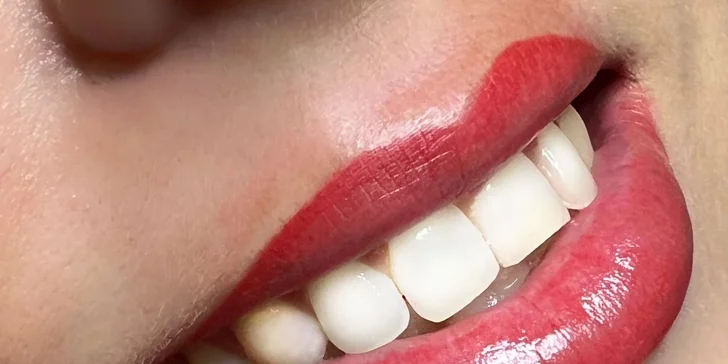 Permanentní make-up: rty metodou ombré, oční linky nebo obočí pudrovou metodou