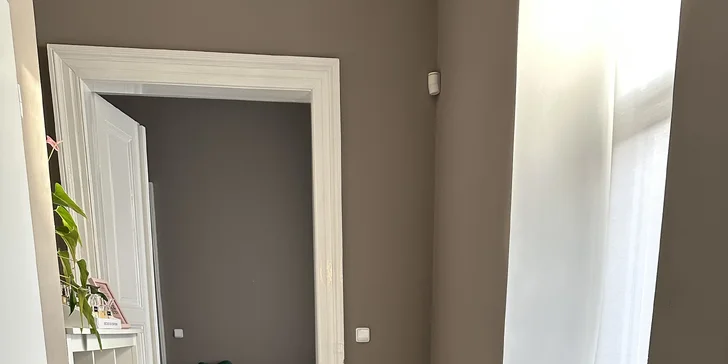 Permanentní make-up očních linek mezi řasami nebo obočí pudrovou metodou
