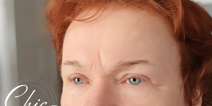 Permanentní make-up očních linek mezi řasami nebo obočí pudrovou metodou