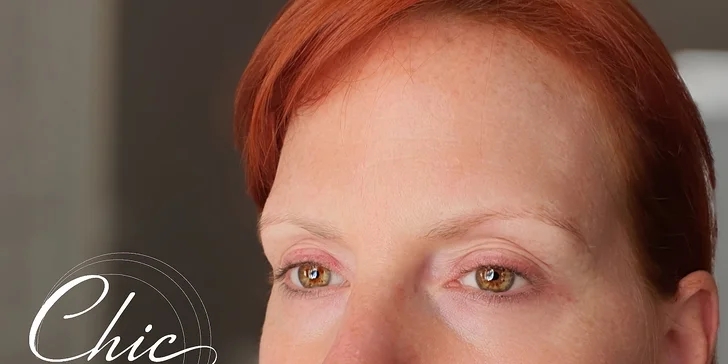 Permanentní make-up očních linek mezi řasami nebo obočí pudrovou metodou