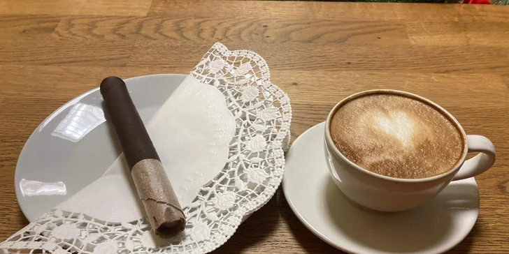Espresso, cappuccino, americano či lungo i pařížská trubička pro 1 nebo 2 os.