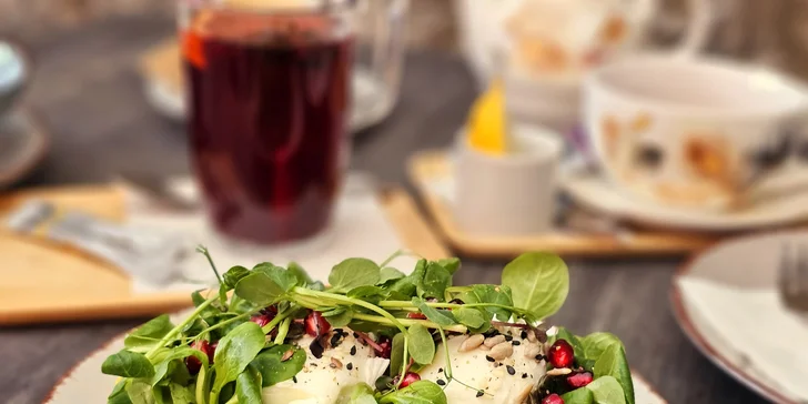 Snídaňové menu po celý den: avokádový chlebík, turecká vejce i sladké palačinky