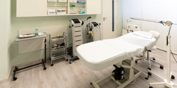 Hollywood peeling: laserová maska s aktivním uhlíkem a kyselinou hyaluronovou