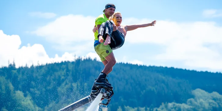 Zážitek na flyboardu na míru: tandemový let, dárková lekce či rozlučka se svobodou nebo jiná oslava