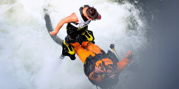 Zážitek na flyboardu na míru: tandemový let, dárková lekce či rozlučka se svobodou nebo jiná oslava