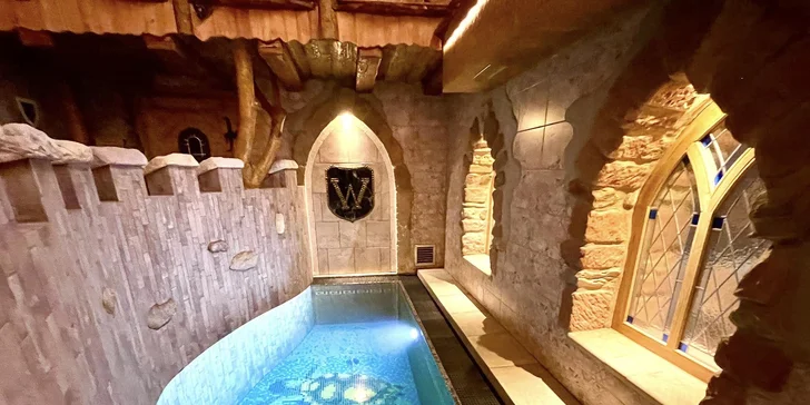 Vstup do stylového hradního wellness pro jednoho, pár i rodinu: vířivka i sauny