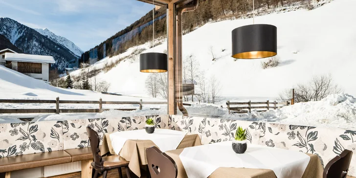 Jižní Tyrolsko: 4* horský hotel s polopenzí, neomezeným wellness a skipasem