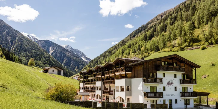 Jižní Tyrolsko: 4* horský hotel s polopenzí a neomezeným wellness