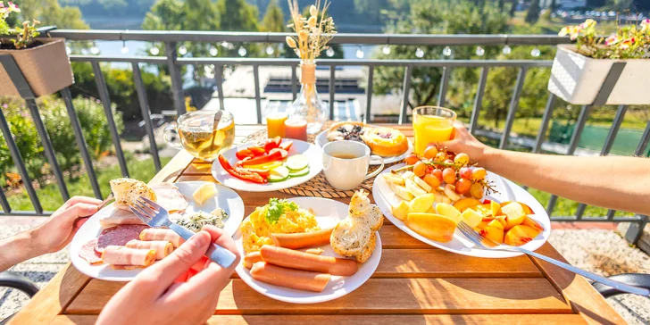 Dovolená s vůní kávy: penzion s kavárnou u Luhačovické přehrady, snídaně, wellness