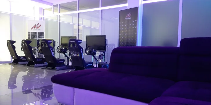 Závodní simulátory a VR realita: vstupy pro 1 i 2 osoby, oslava pro děti i VIP pronájem