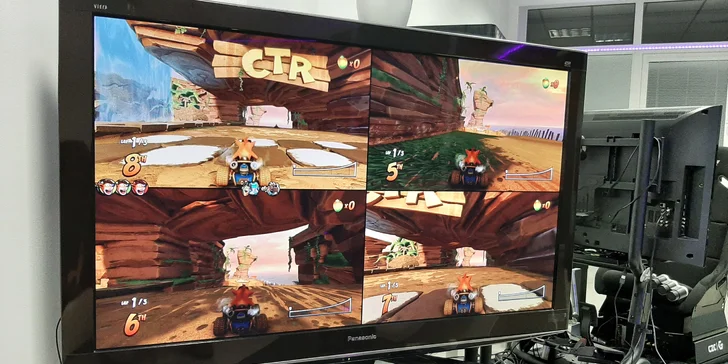 Závodní simulátory a VR realita: vstupy pro 1 i 2 osoby, oslava pro děti i VIP pronájem