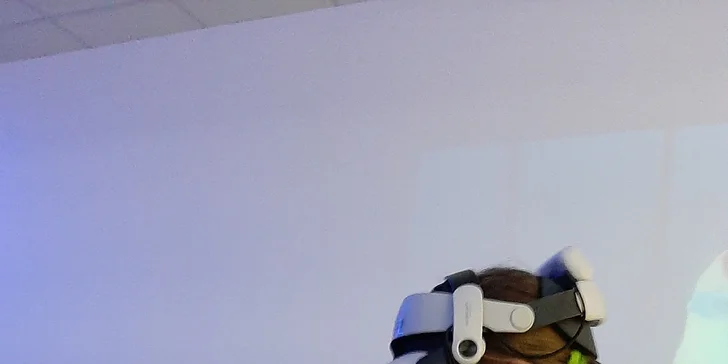 Závodní simulátory a VR realita: vstupy pro 1 i 2 osoby, oslava pro děti i VIP pronájem