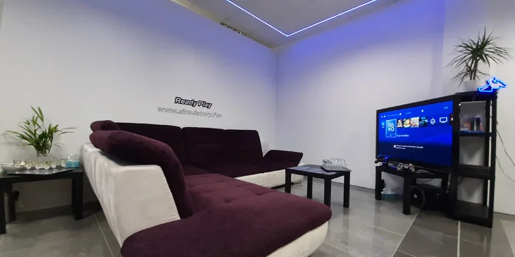 Závodní simulátory a VR realita: vstupy pro 1 i 2 osoby, oslava pro děti i VIP pronájem