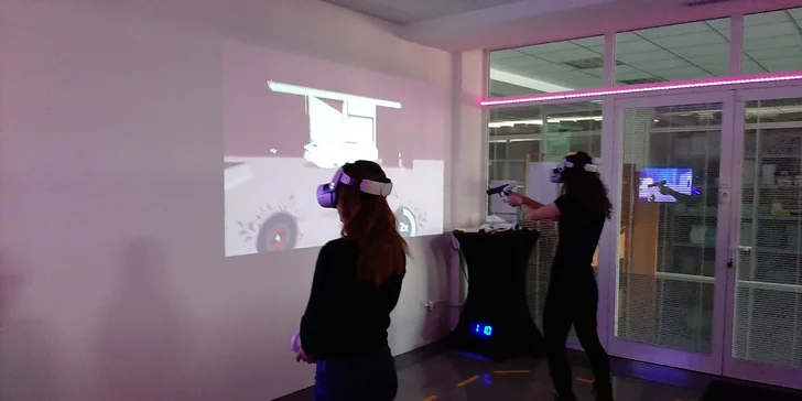 Závodní simulátory a VR realita: vstupy pro 1 i 2 osoby, oslava pro děti i VIP pronájem