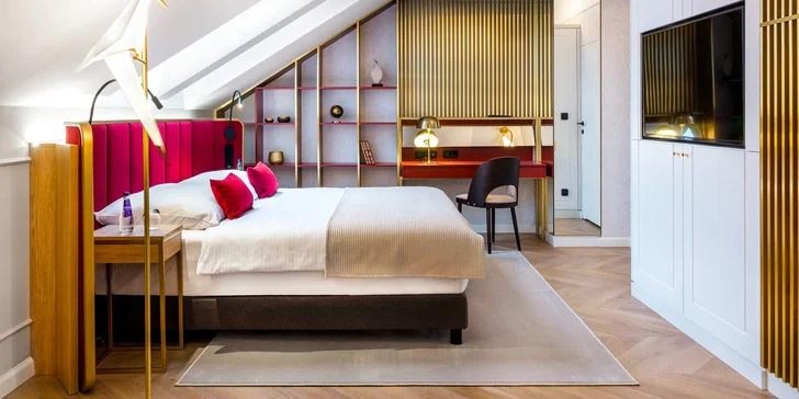 Královské ubytování v srdci Krakova: luxusní hotel se snídaní, vana v pokoji, výhled na hrad