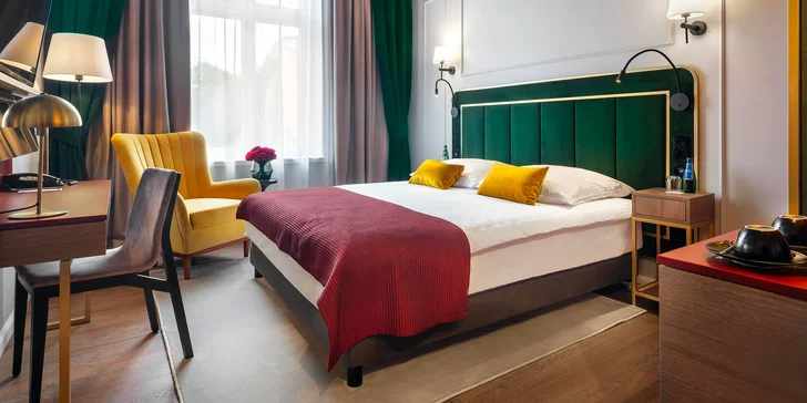 Královské ubytování v srdci Krakova: luxusní hotel se snídaní, vana v pokoji, výhled na hrad