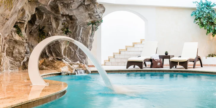 Jižní Tyrolsko: 4* horský hotel s polopenzí, neomezeným wellness a skipasem
