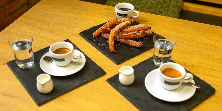 Churros s horkou čokoládou a káva dle výběru pro 1 nebo 2 osoby